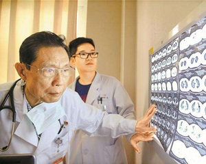 Chinese experts answer some questions about the novel coronavirus for foreign students